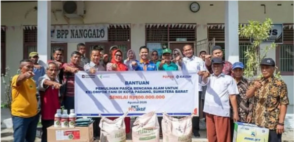 Petani Terdampak Banjir di Padang Dapat Bantuan Rp100 Juta dari Pupuk Kaltim