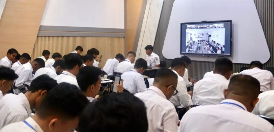 WEBSITE (16) KAI Divre II Sumbar Perkuat Keselamatan Perlintasan melalui Pembekalan Kompetensi bagi 37 PJL Baru