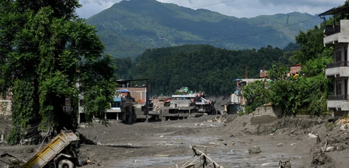 WEBSITE (17) 797 Orang Meninggal, Ribuan Korban Masih Hilang akibat Banjir Dahsyat Perbatasan Nepal