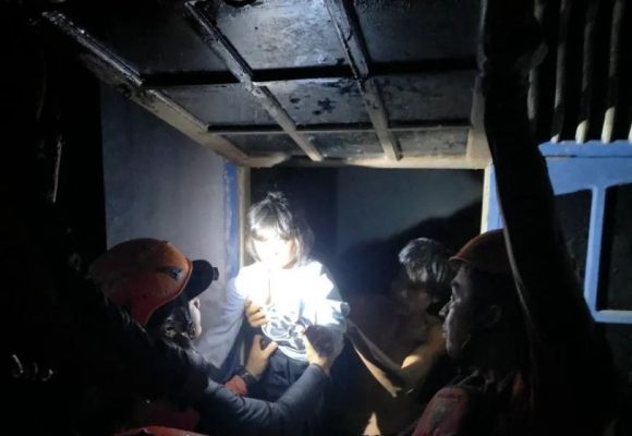 WEBSITE - 2026-08-04T111217.656 Tim gabungan lanjutkan evakuasi korban banjir Padang hingga malam