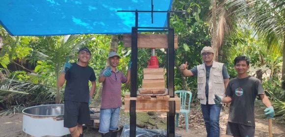 WEBSITE UNAND dorong transformasi pengolahan gambir ramah lingkungan di Pesisir Selatan