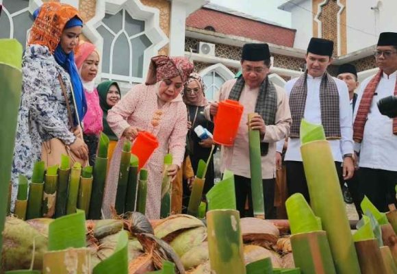 Prosesi Malamang Jadi Pembuka Hari Kedua Padang Pariaman Mauluik Gadang 2026 ‎