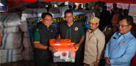 WEBSITE (13) Padang Pariaman Peduli, Bupati JKA Serahkan Bantuan untuk Korban Galodo Arosuka