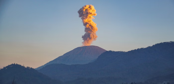 WEBSITE (30) PVMBG Ungkap tak Ada Keterikatan Sistemik Enam Gunung Erupsi Bersamaan