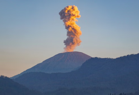 WEBSITE (30) PVMBG Ungkap tak Ada Keterikatan Sistemik Enam Gunung Erupsi Bersamaan