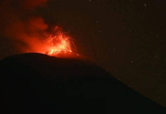 WEBSITE (38) Gunung Ili Lewotolok Erupsi dengan Kolom Abu 500 Meter, Mengarah ke Selatan dan Barat