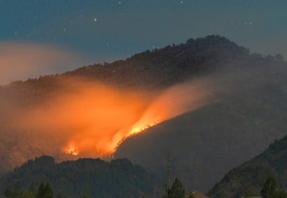 WEBSITE (69) Gunung Semeru Erupsi 3 Kali Pagi Ini, Tinggi Letusan Capai 1.000 Meter