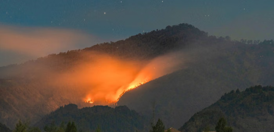 WEBSITE (69) Gunung Semeru Erupsi 3 Kali Pagi Ini, Tinggi Letusan Capai 1.000 Meter