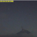 Gunung Semeru erupsi disertai suara gemuruh kuat