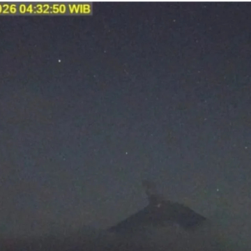 WEBSITE (75) Gunung Semeru erupsi disertai suara gemuruh kuat