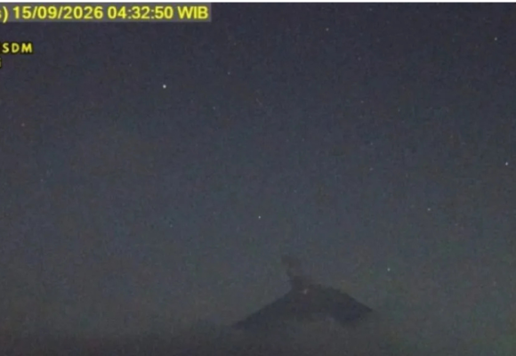 WEBSITE (75) Gunung Semeru erupsi disertai suara gemuruh kuat