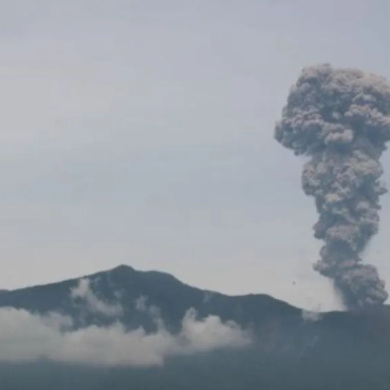 Gunung Marapi Sumbar kembali erupsi Kamis pagi