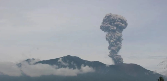 WEBSITE (37) Gunung Marapi Sumbar kembali erupsi Kamis pagi