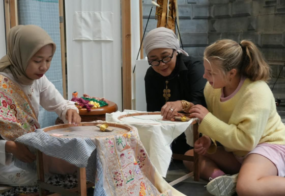 WEBSITE (41) Sulam Kapalo Samek Padang Pariaman Menembus Eropa, Tampil di Indonesia Creative Week Belgium 2026