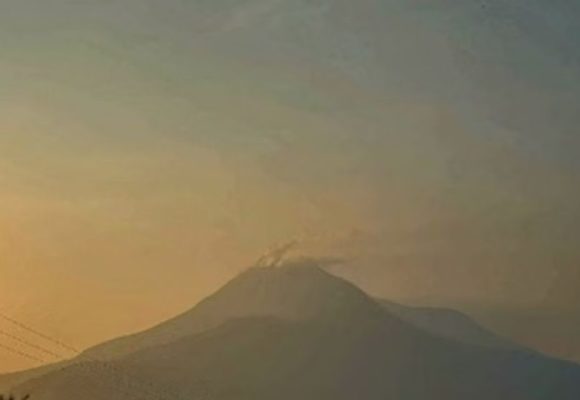 WEBSITE (62) Lava Lewotobi Meluas hingga 4,34 Km, 8 Wilayah Waspada Banjir Lahar